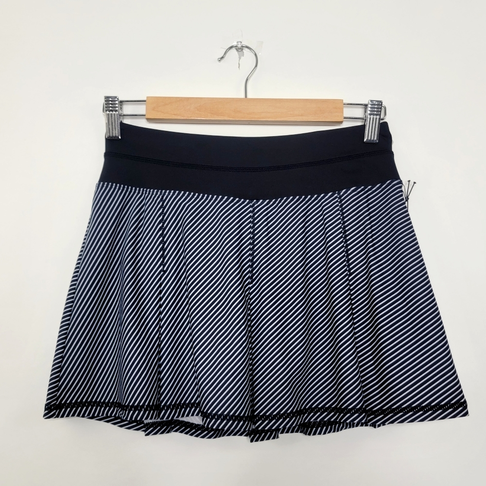 🌿3 for $25!! Bundle and Save🌿
[Kyodan] Black and White Striped Skirt